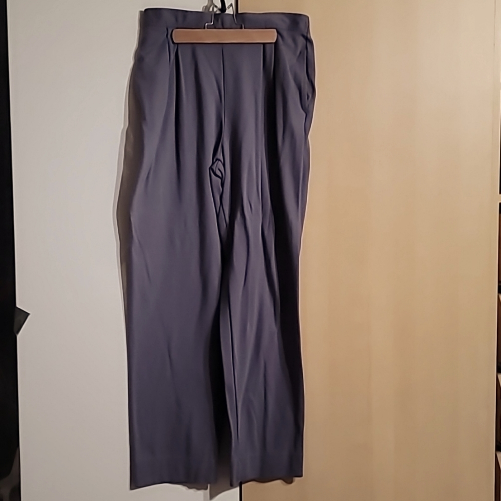 WOMEN WEEKENDERS Pleated Front PANTS 214 Lg